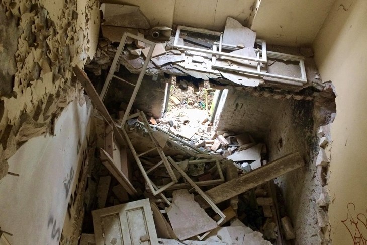 Lopovi su ukrali kamene stepenice u jednoj od zgrada na Vallelungi (Snimila Borka Petrović)